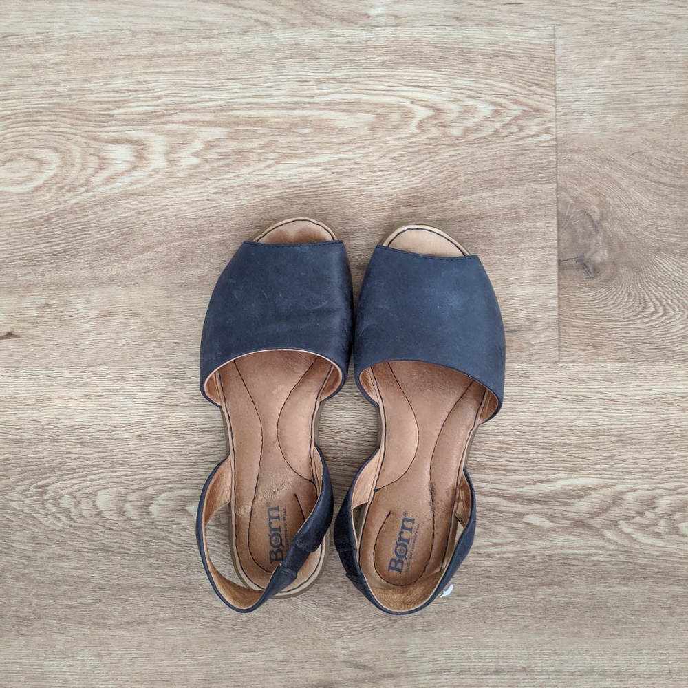 Born sandals